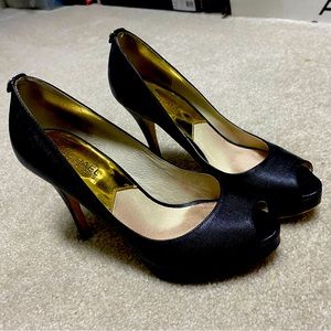 Beautiful black platform peep toe pumps